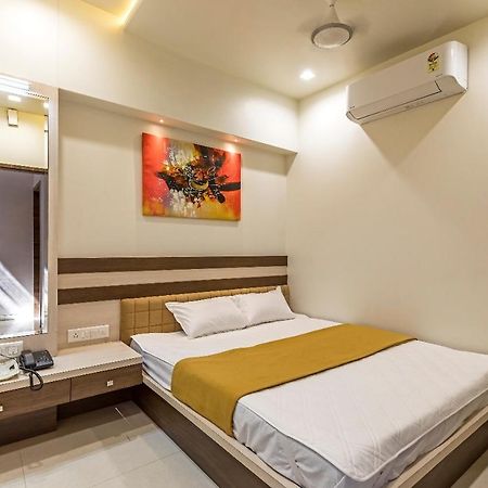 Hotel Rajlaxmi Grand Колхапур Екстериор снимка