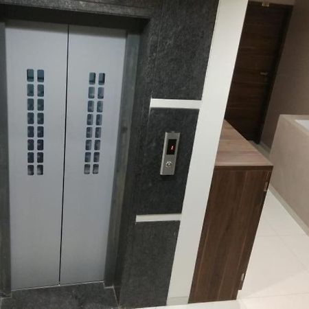 Hotel Rajlaxmi Grand Колхапур Екстериор снимка
