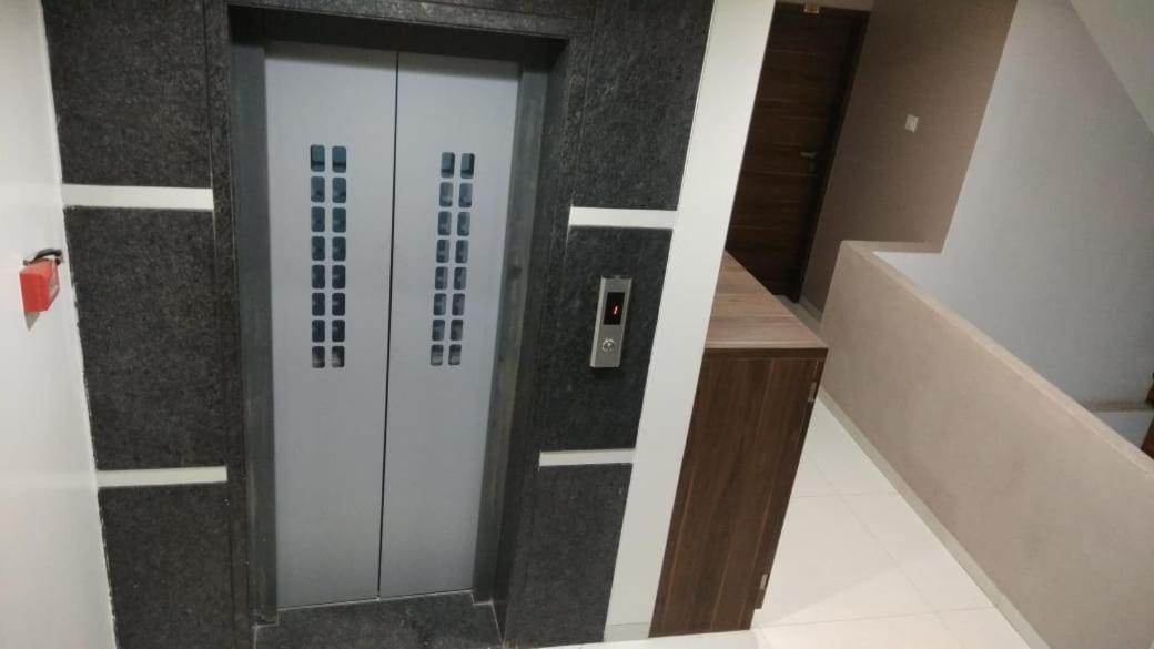 Hotel Rajlaxmi Grand Колхапур Екстериор снимка