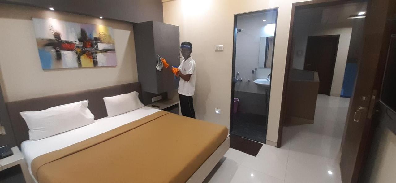 Hotel Rajlaxmi Grand Колхапур Екстериор снимка